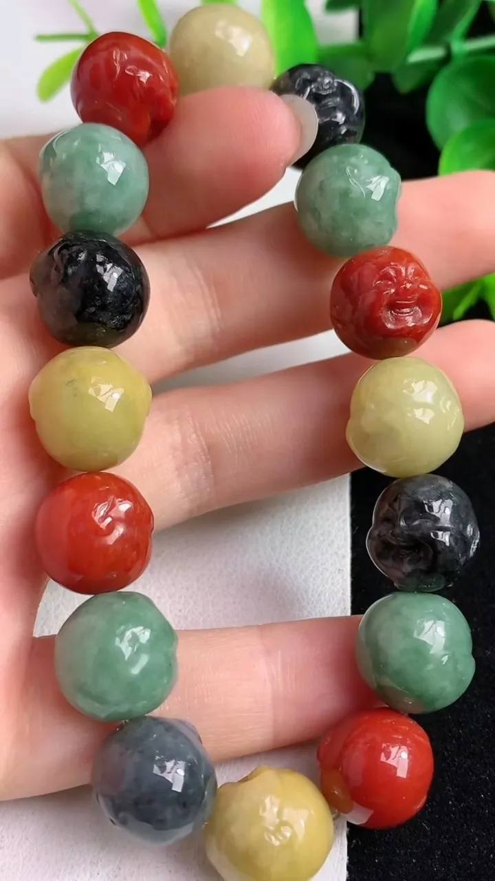 天然A货翡翠货四彩佛头手串16颗，尺寸12.5-12.2-12.6，重量:55.72g5月8日
工厂