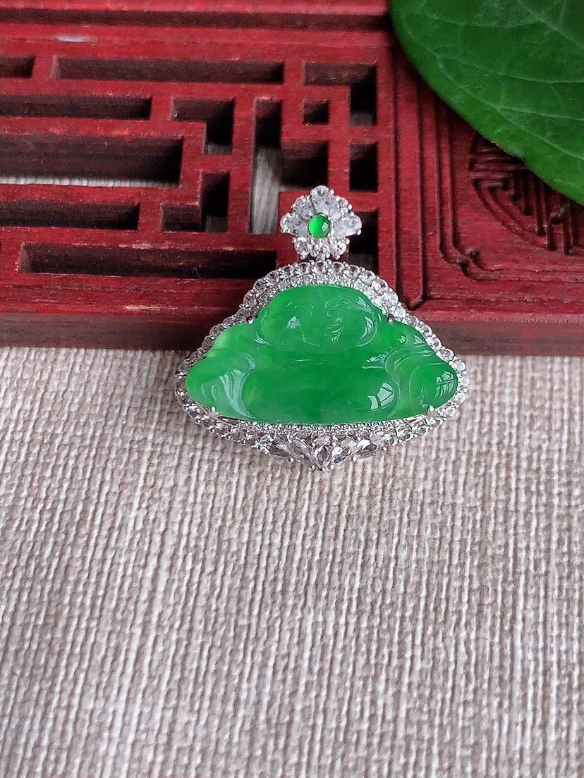 天然A货翡翠18K金伴满绿佛公吊坠尺寸23×24×7.3裸石10.8×21.6m量3.25g 0506