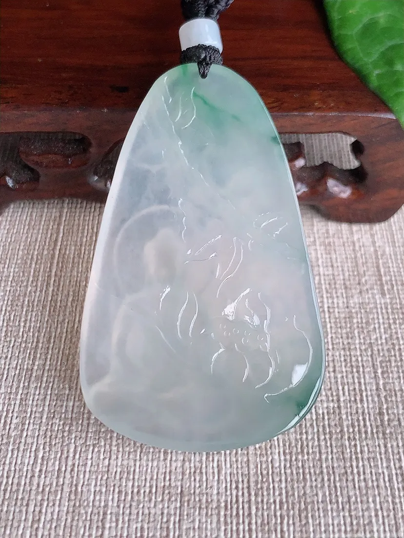 天然A货翡翠飘花大日如来吊坠尺寸56.2×34.8×5.7m量25.70g 0506