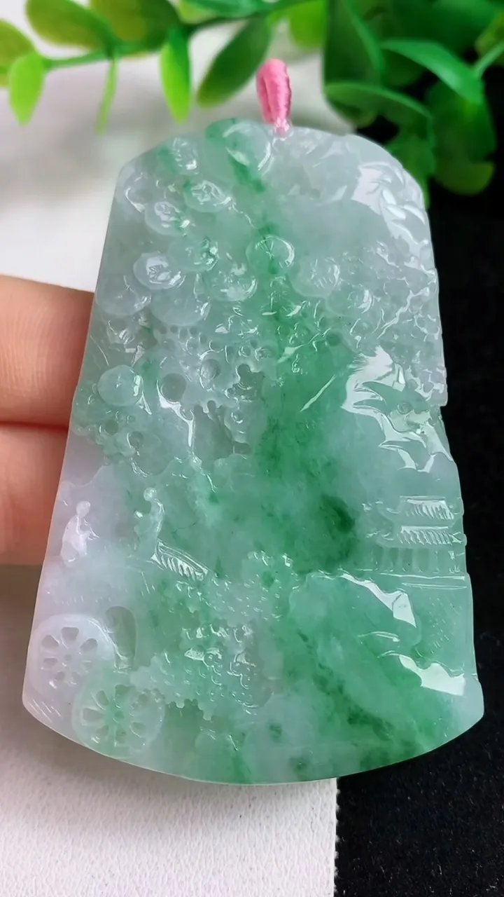 天然A货翡翠山水牌吊坠，尺寸67-44-6.5，重量:41.70g
5月8日