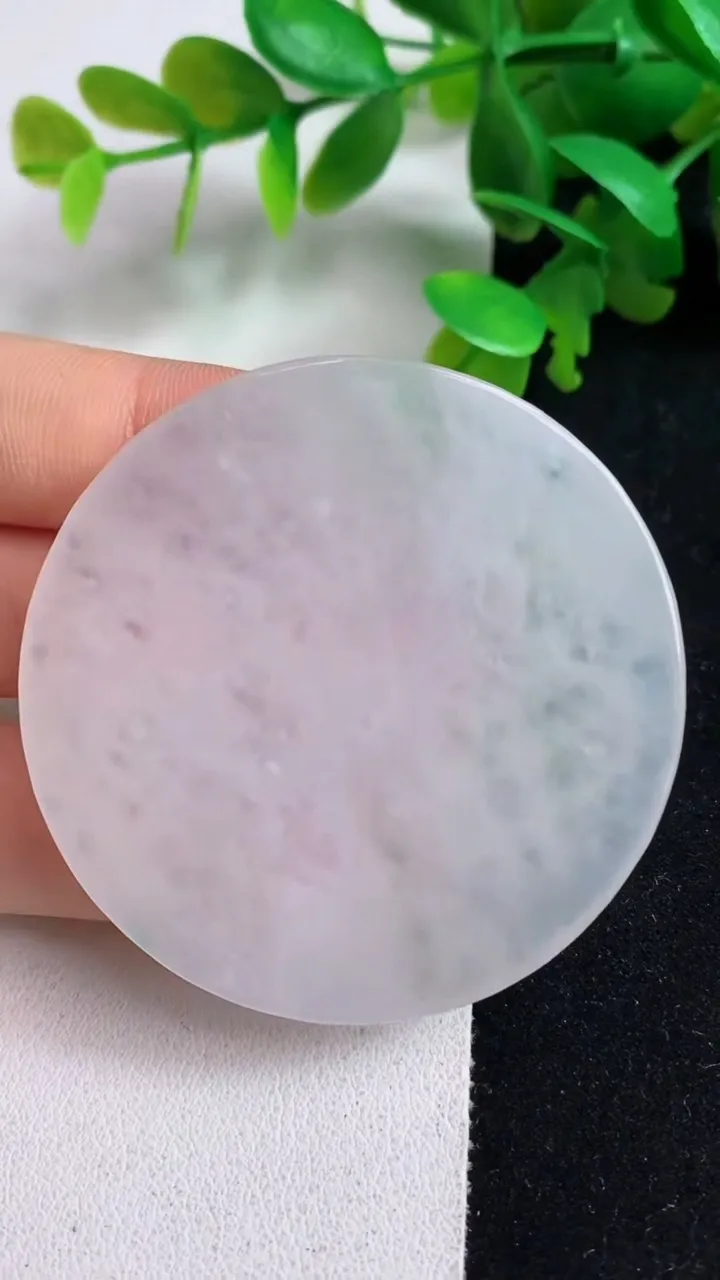天然A货翡翠白冰大势至观音菩萨吊坠，尺寸53-6，重量:33.72g
5月8日