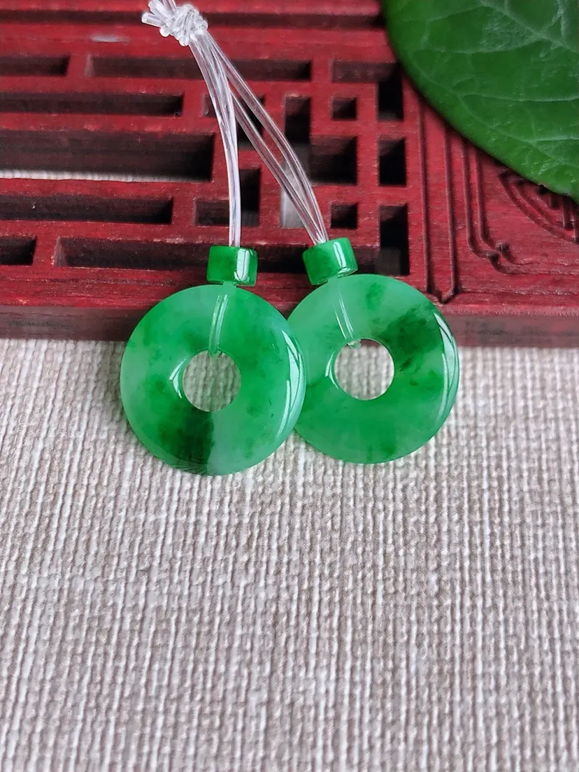 天然A货翡翠飘绿平安环吊坠一对尺寸15.6×2.3m量2.66g 0507
