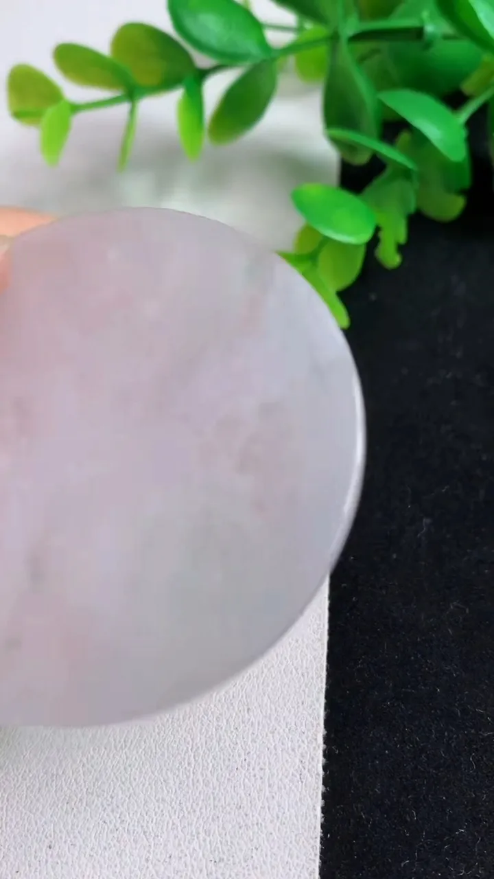 天然A货翡翠白冰大势至观音菩萨吊坠，尺寸53-6，重量:33.72g
5月8日