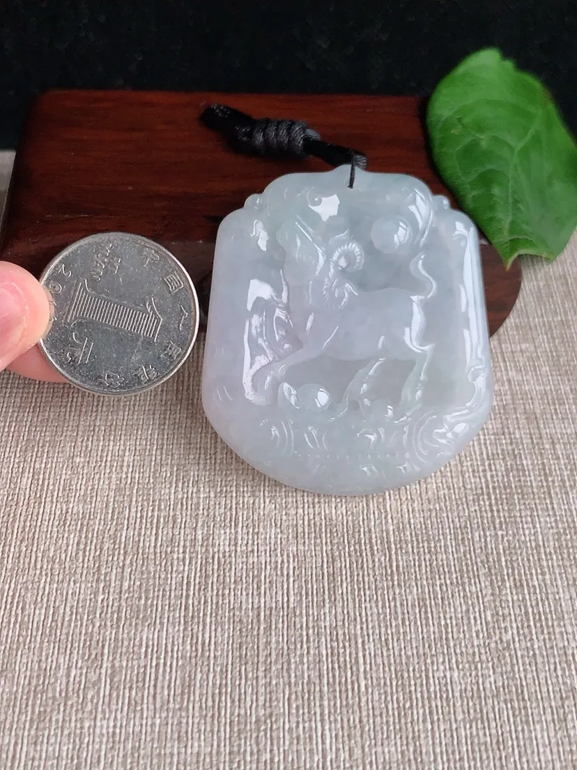 天然A货翡翠冰润生肖牛吊坠尺寸51×45×5.4m量24.90g 0507