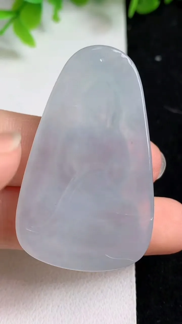 天然A货翡翠白冰大日如来吊坠，尺寸47-28.6-5.5，重量:15.10g
5月8日