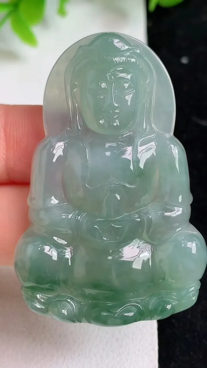 天然A货翡翠观音菩萨吊坠，尺寸51-34.3-5.8，重量:17.67g
5月8日