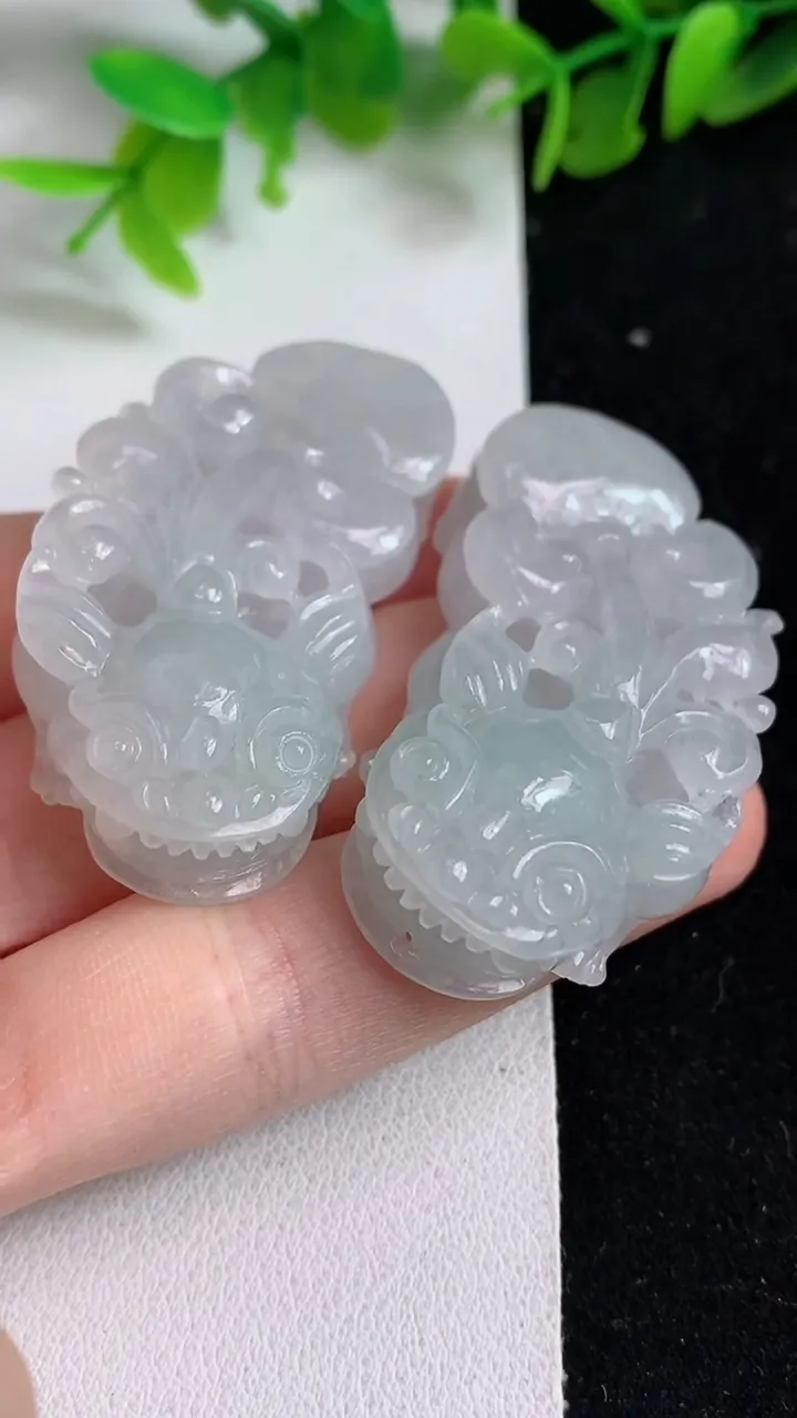 天然A货翡翠貔貅吊坠一对，尺寸45.7-24.2-10，重量:50.72g
5月8日