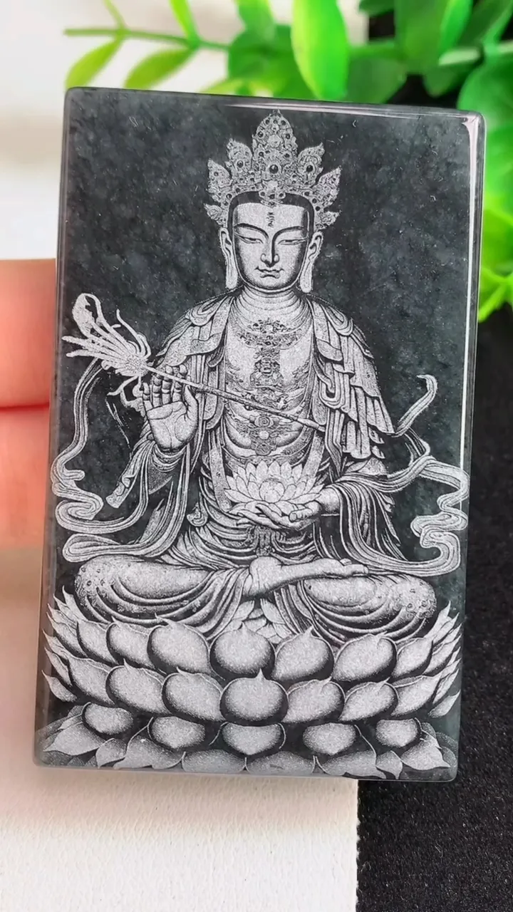 天然A货翡翠大势至观音菩萨吊坠，尺寸69-43.6-7.4，重量:73.11g
5月8日