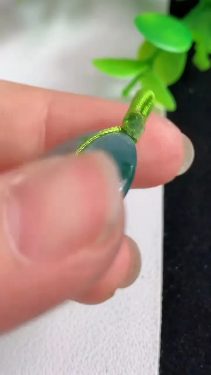 天然A货翡翠飘花平安扣吊坠，尺寸26.7-6，重量:8.87g
5月8日