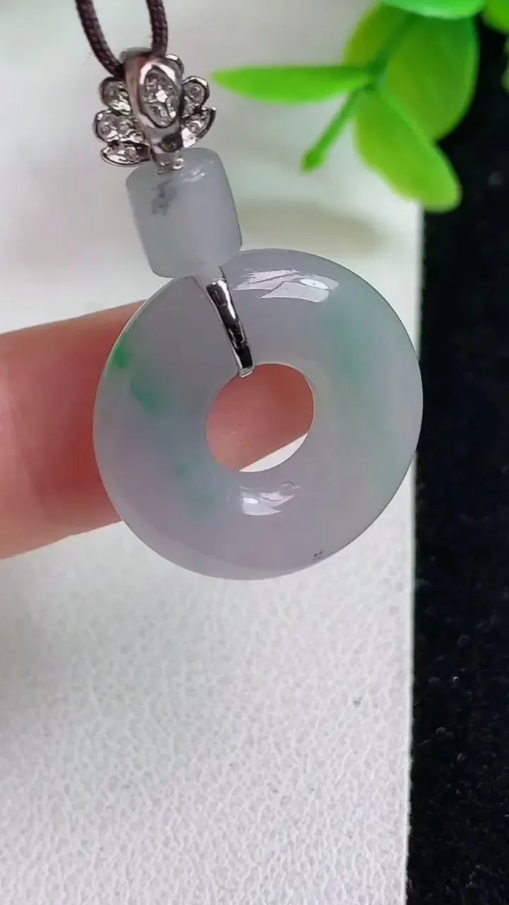 天然A货翡翠平安环吊坠，尺寸20-5，重量:4.89g
5月8日