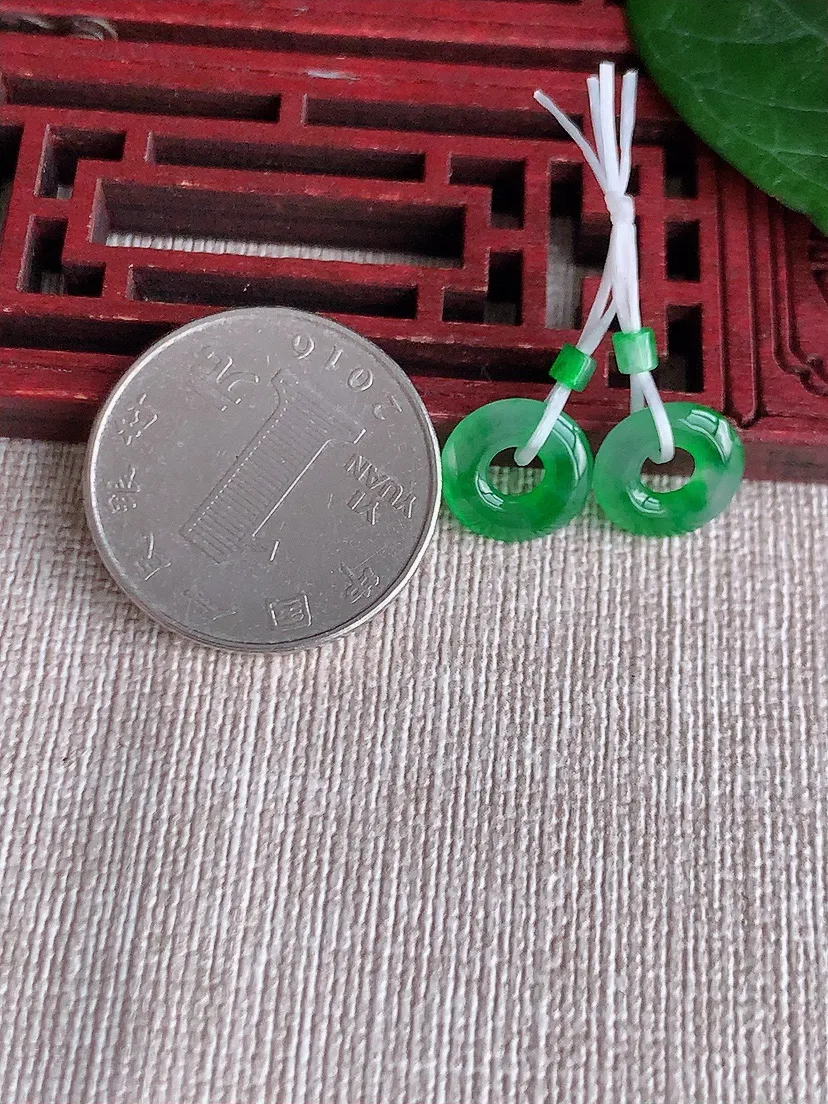 天然A货翡翠飘阳绿平安环吊坠一对尺寸10.8×3.2m量1.06g 0506