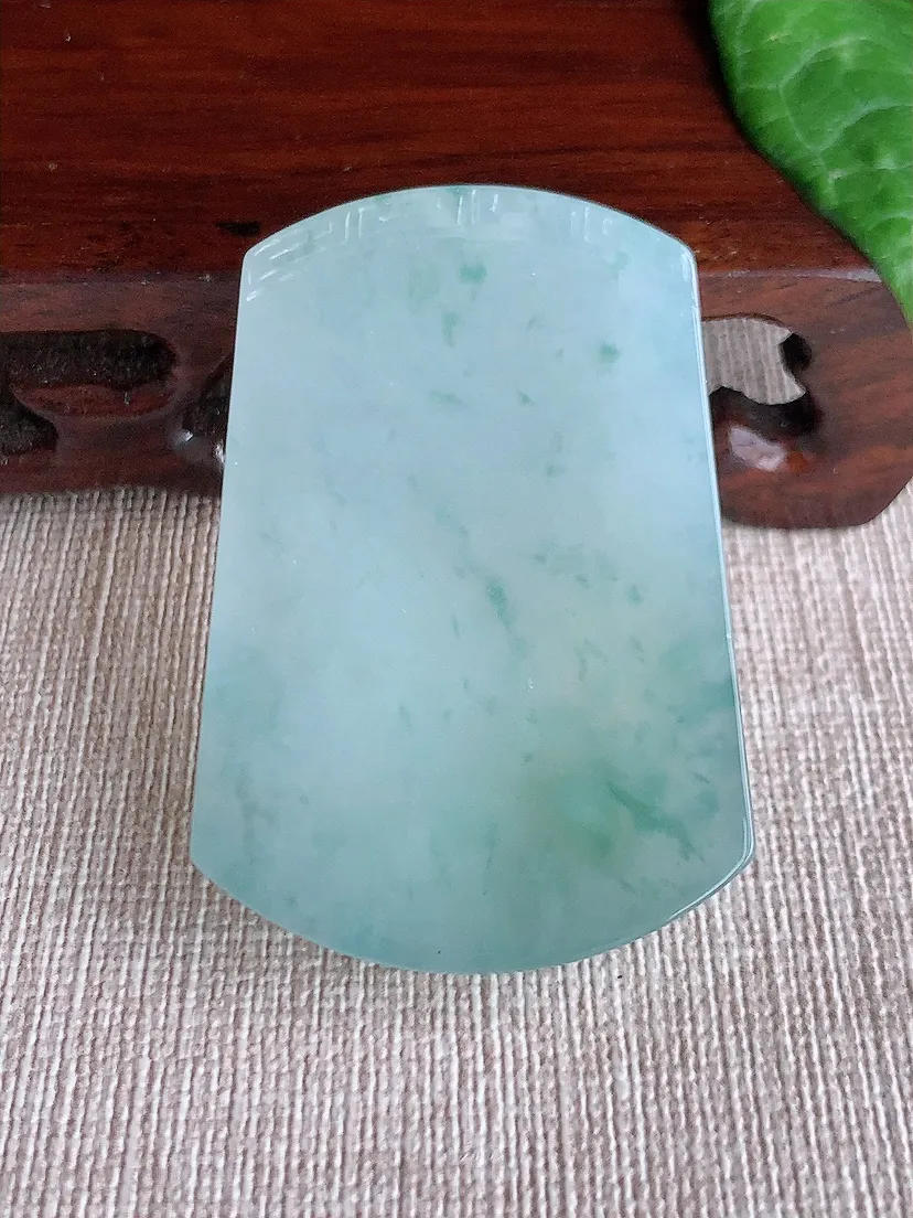 天然A货翡翠飘花无事牌吊坠尺寸50×34.4×6m量30.29g 0506