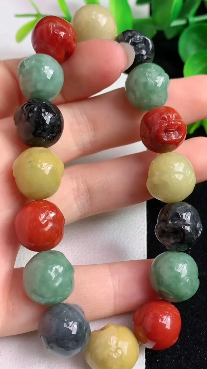 天然A货翡翠货四彩佛头手串16颗，尺寸12.5-12.2-12.6，重量:55.72g5月8日
工厂直销收藏佳品,种好水足，色泽均匀，有种有色，上手高大气！