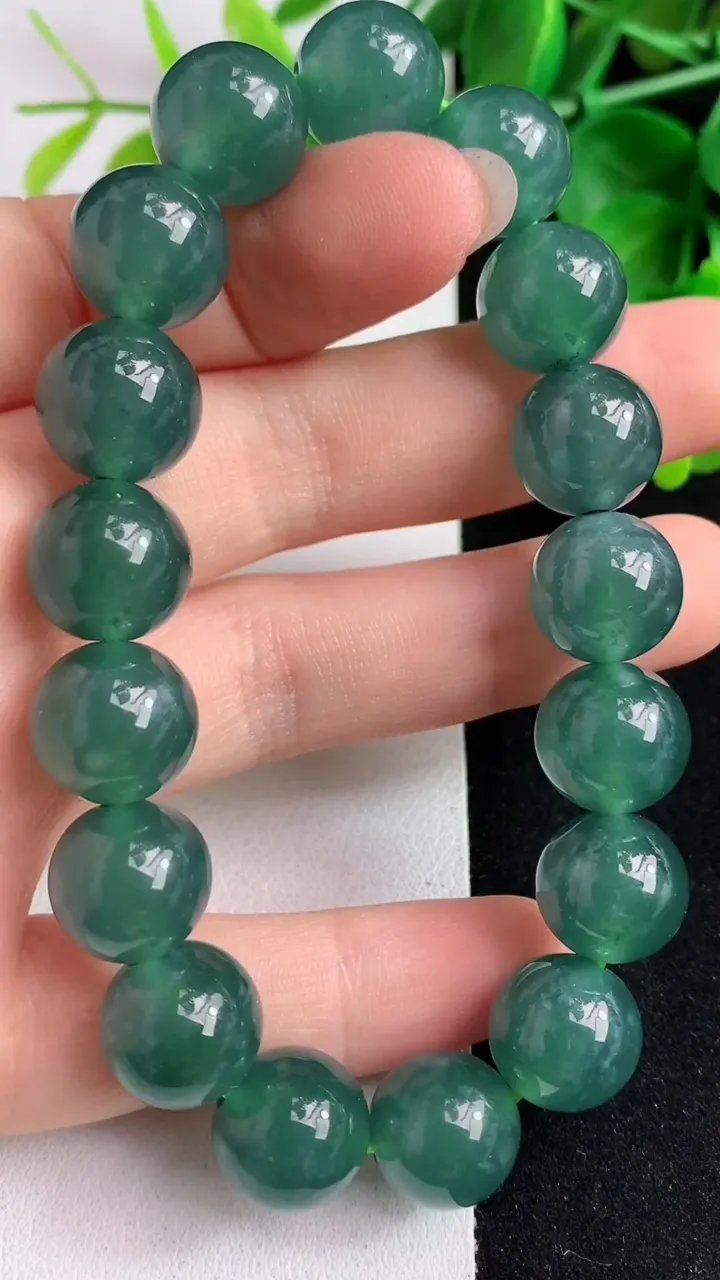 天然A货翡翠货蓝水圆珠手串17颗，尺寸12.2，重量:50.21g5月8日
工厂直销收藏佳品,种好水