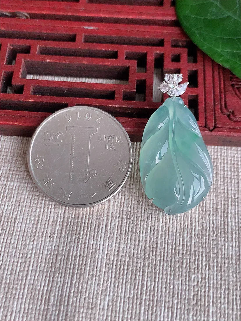 天然A货翡翠18K金伴晴绿叶子金枝玉叶吊坠尺寸34×27.2×16.8×6.7m量4.38g 0506