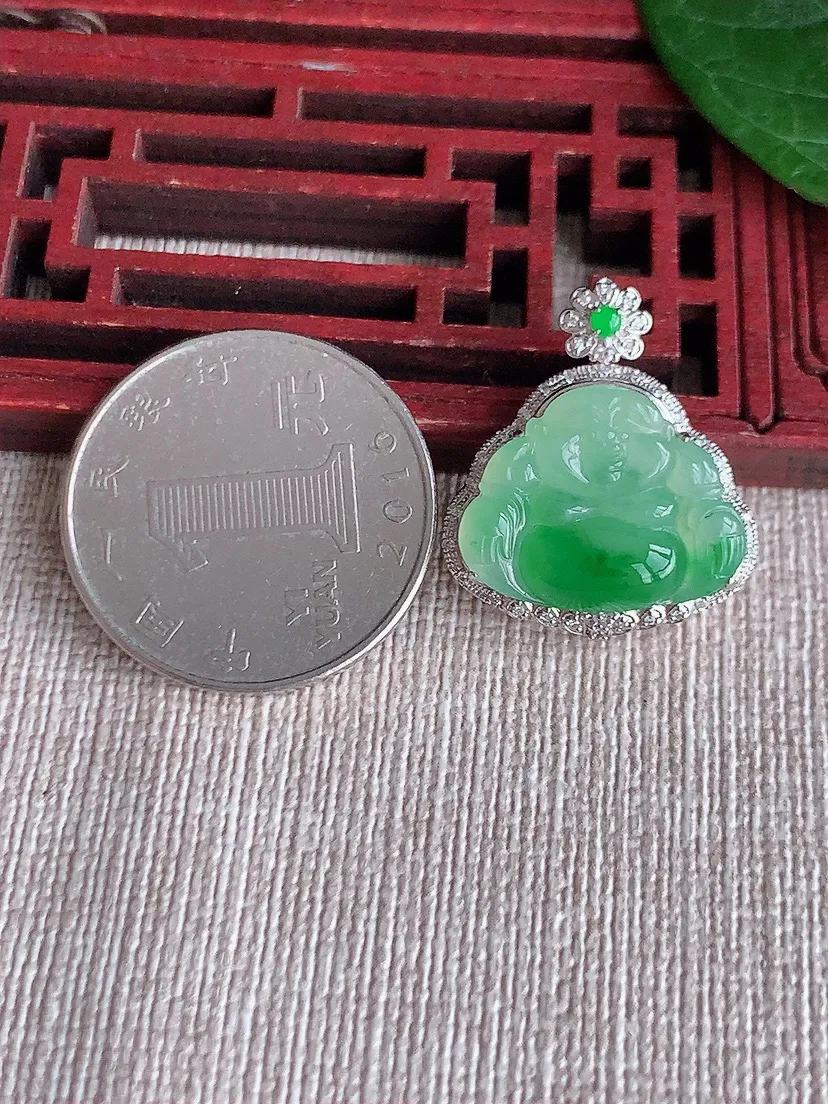 天然A货翡翠18K金伴飘绿佛公吊坠尺寸24×20.8×7裸石14.6×18.5m量3.28g 0506