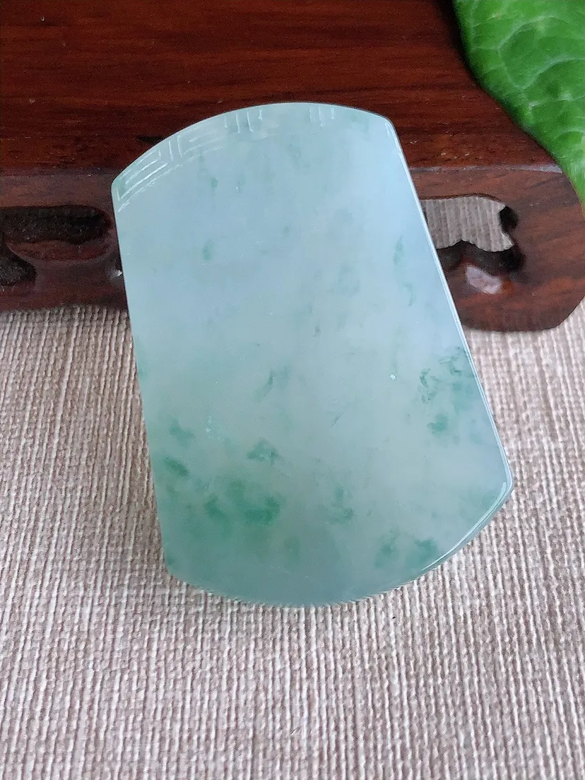 天然A货翡翠飘花无事牌吊坠尺寸50×34.4×6m量30.29g 0506