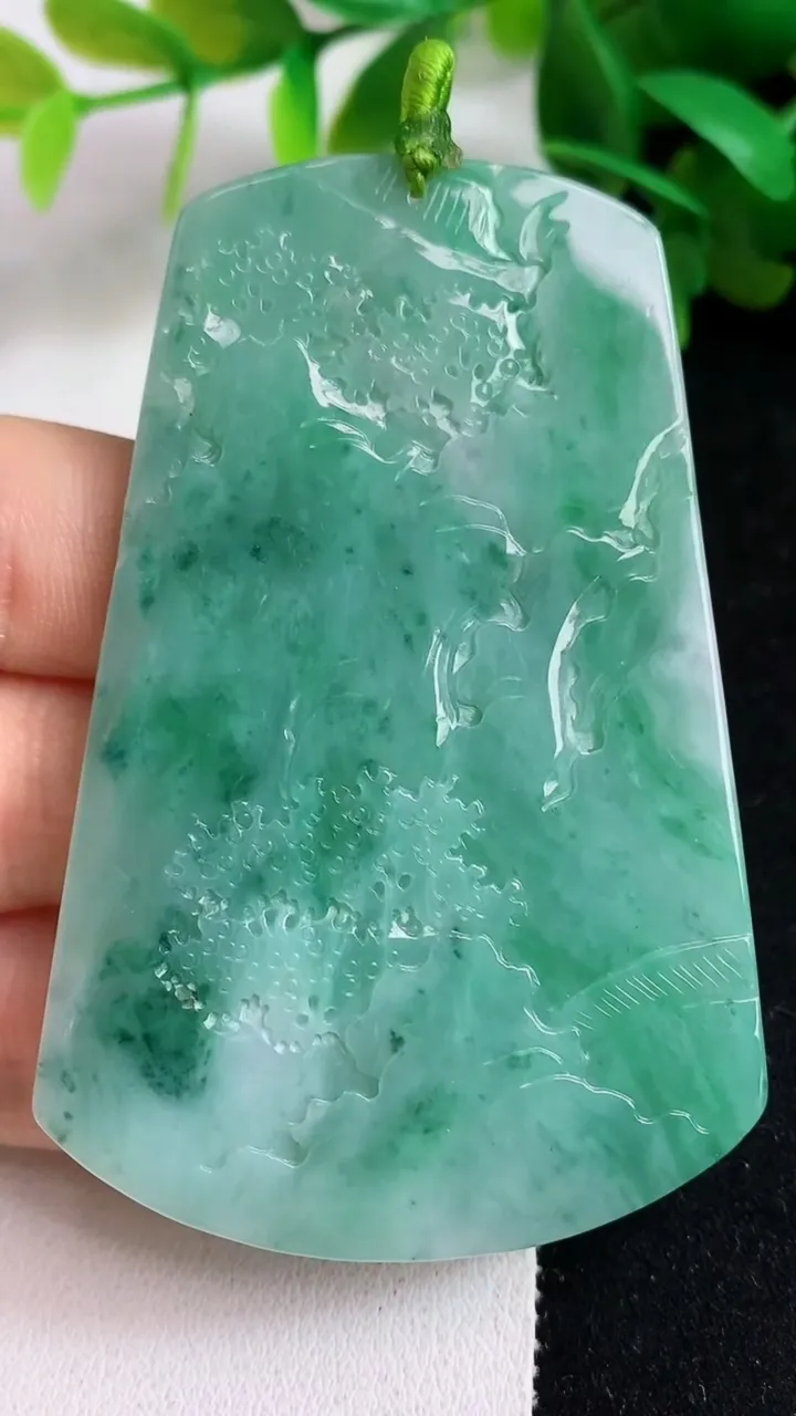 天然A货翡翠山水牌吊坠，尺寸68-45.2-5，重量:31.73g
5月8日