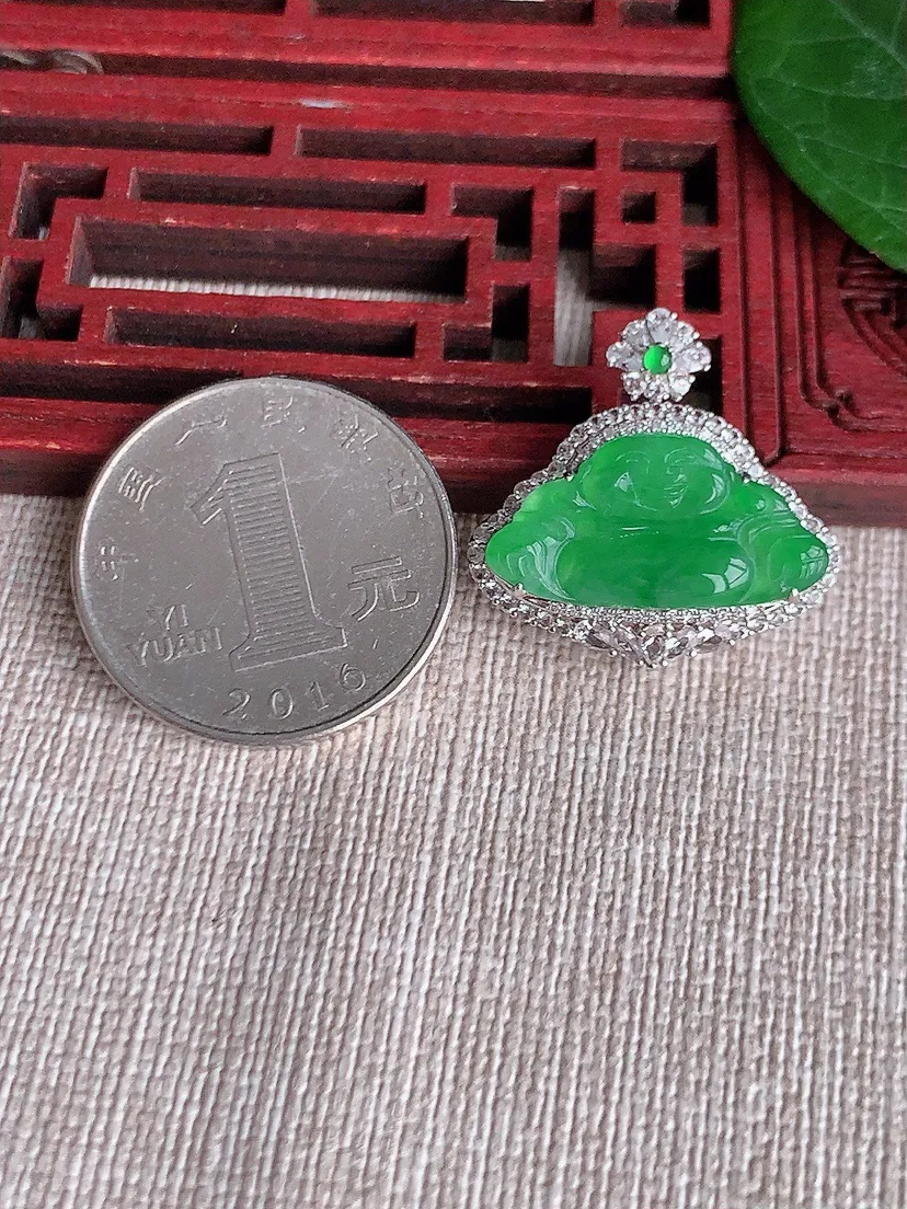 天然A货翡翠18K金伴满绿佛公吊坠尺寸23×24×7.3裸石10.8×21.6m量3.25g 0506