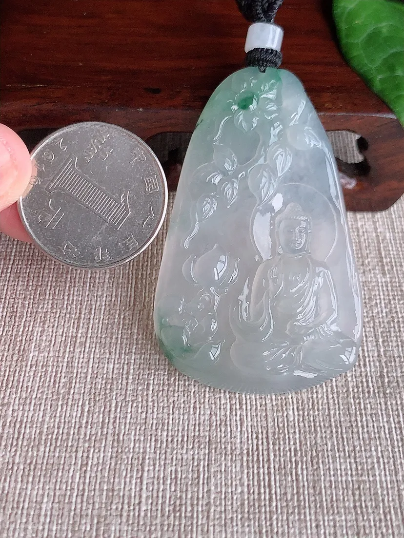 天然A货翡翠飘花大日如来吊坠尺寸56.2×34.8×5.7m量25.70g 0506