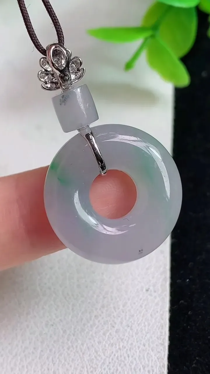 天然A货翡翠平安环吊坠，尺寸20-5，重量:4.89g
5月8日