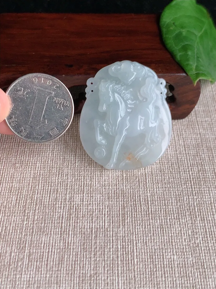 天然A货翡翠飘黄翡一刀切生肖马吊坠尺寸40×34.2×5.3m量13.20g 0507
