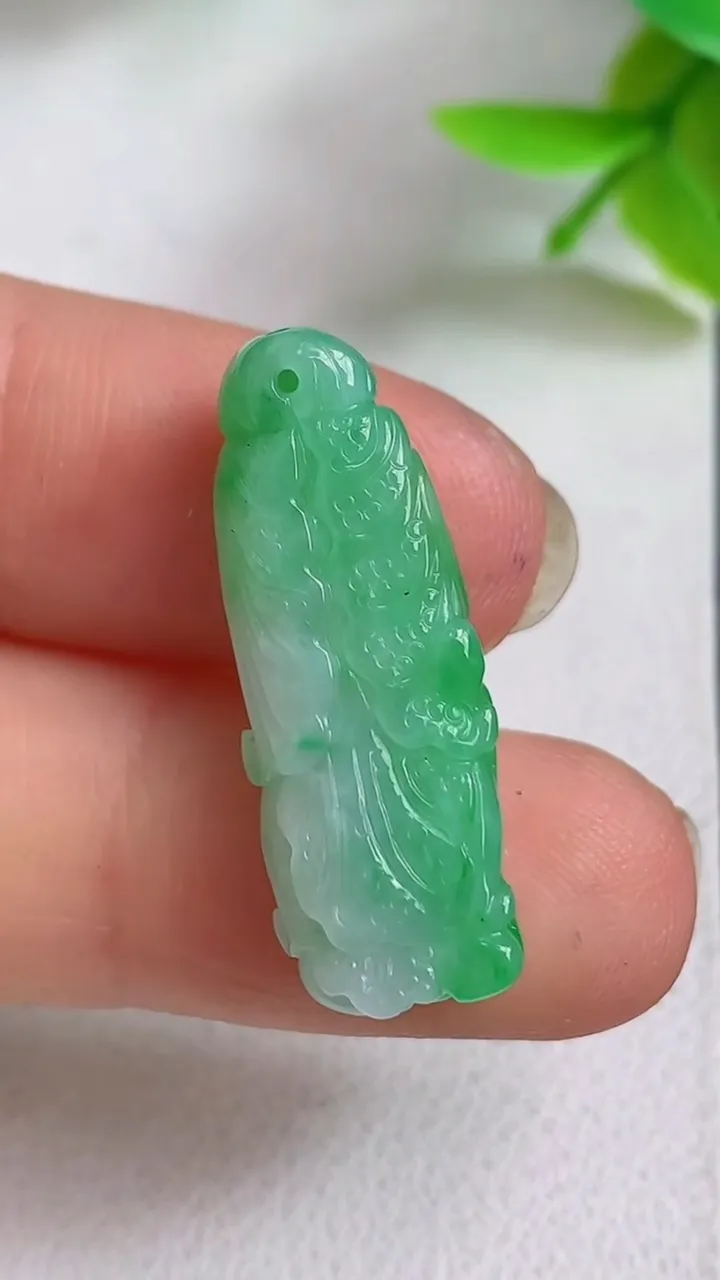天然A货翡翠白菜吊坠，尺寸27-9.5-6，重量:3.64g
5月8日