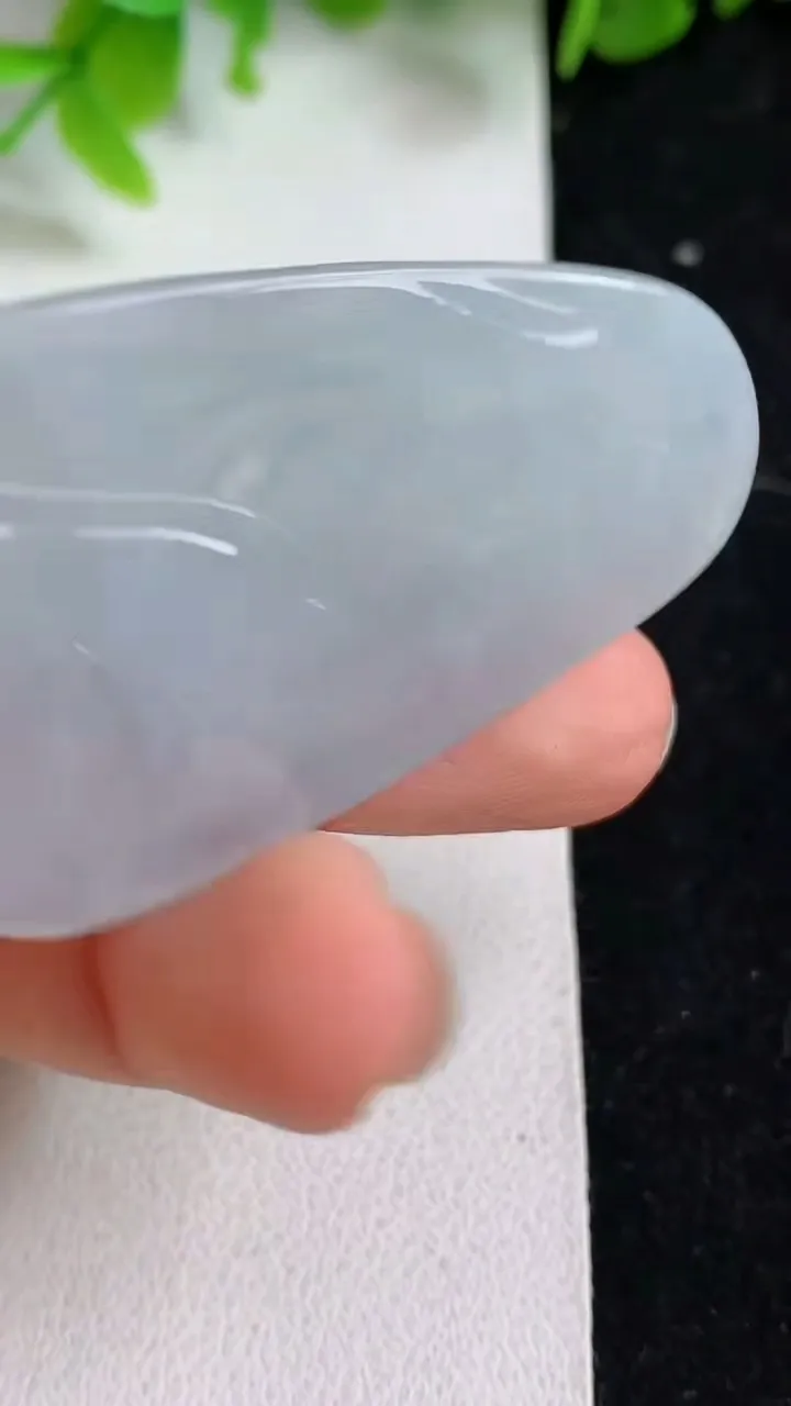 天然A货翡翠白冰大日如来吊坠，尺寸47-28.6-5.5，重量:15.10g
5月8日