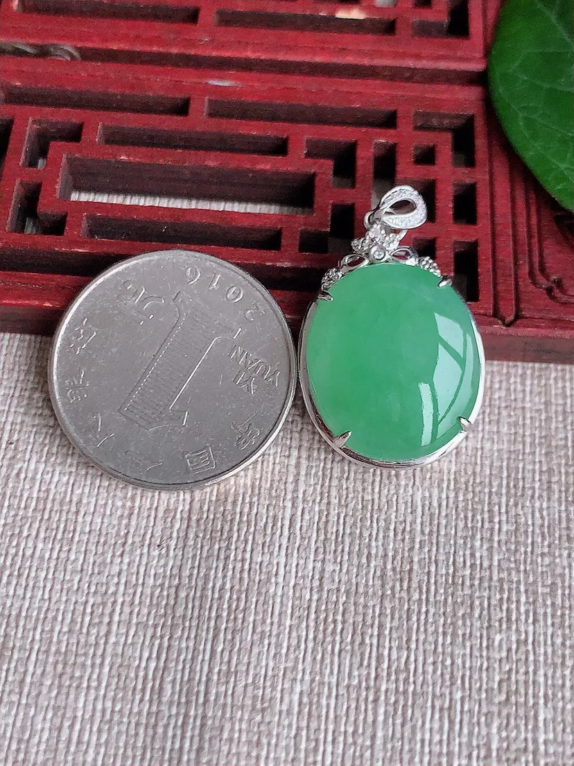 天然A货翡翠18K金伴甜绿蛋面吊坠尺寸31×18.8×8裸石19.6×17m量6.85g 0506