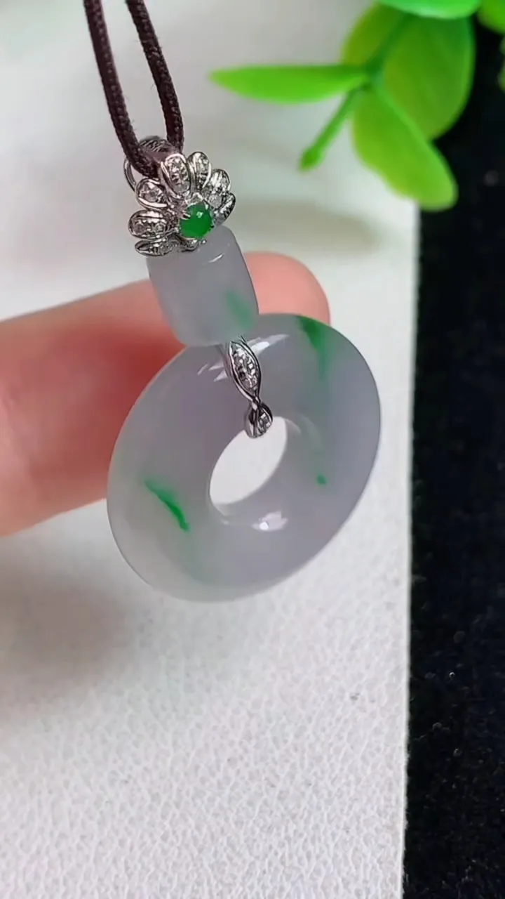 天然A货翡翠平安环吊坠，尺寸20-5，重量:4.89g
5月8日