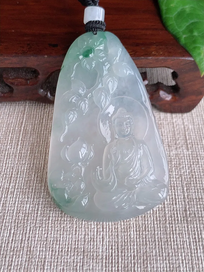 天然A货翡翠飘花大日如来吊坠尺寸56.2×34.8×5.7m量25.70g 0506