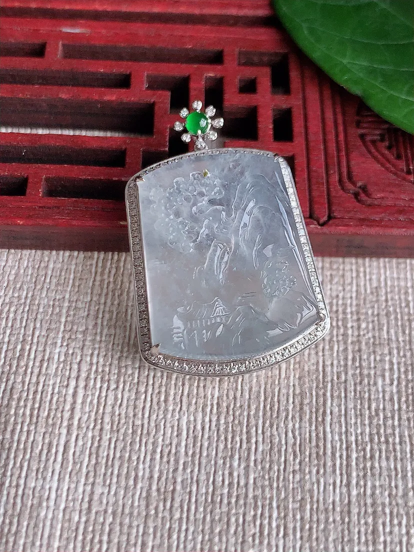 天然A货翡翠18K金伴白月光意境山水牌吊坠尺寸32.8×21.8×8裸石23.2×18m量5.84g 0506