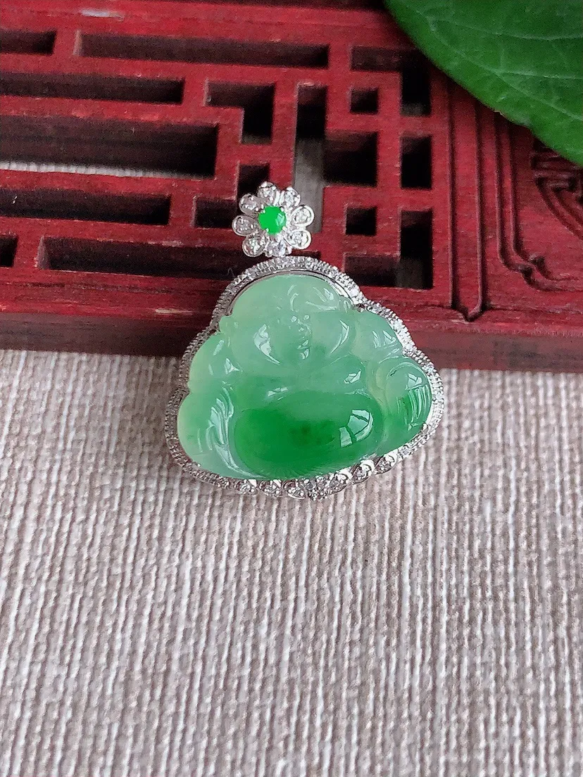 天然A货翡翠18K金伴飘绿佛公吊坠尺寸24×20.8×7裸石14.6×18.5m量3.28g 0506