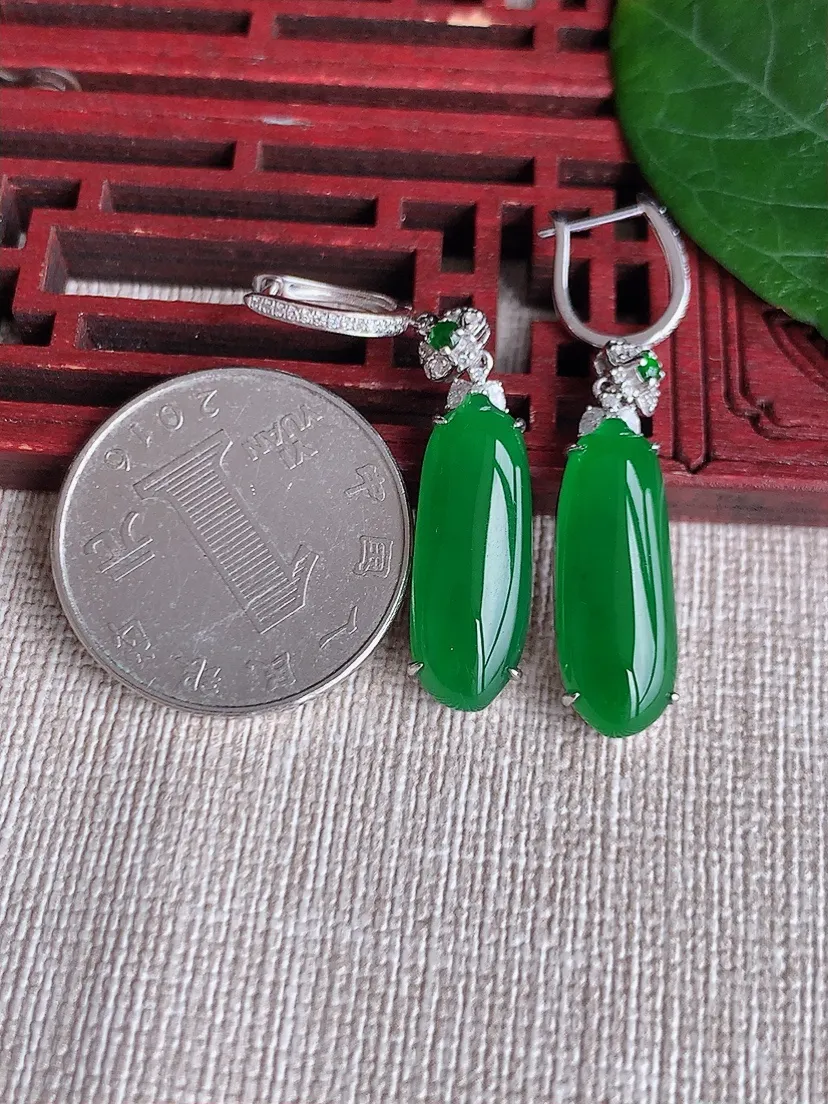 天然A货翡翠18K金伴钻镶嵌满绿福瓜耳坠 尺寸21.8×8×5.7mm 重量6.32g 0507