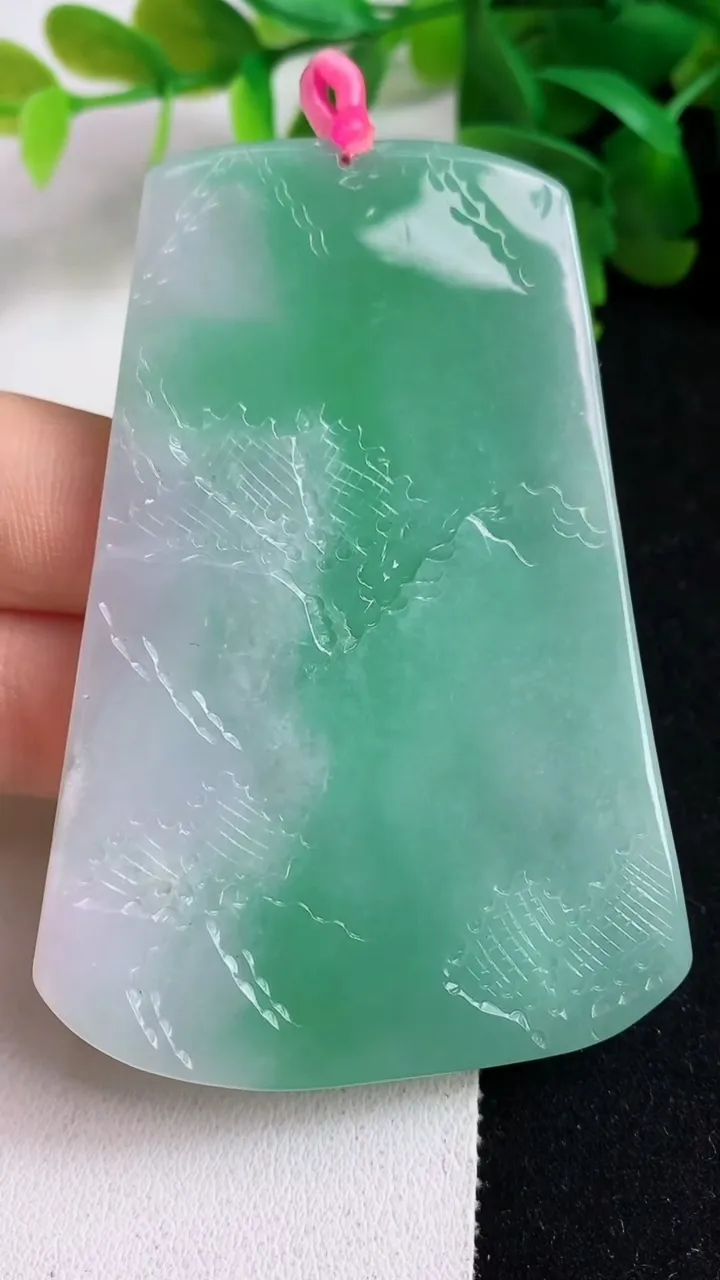 天然A货翡翠山水牌吊坠，尺寸70-47.4-5.4，重量:43.86g
5月8日