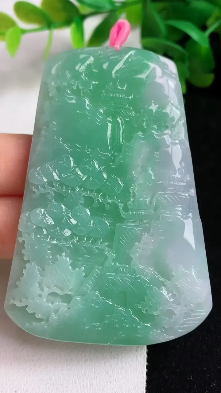 天然A货翡翠山水牌吊坠，尺寸70-47.4-5.4，重量:43.86g
5月8日