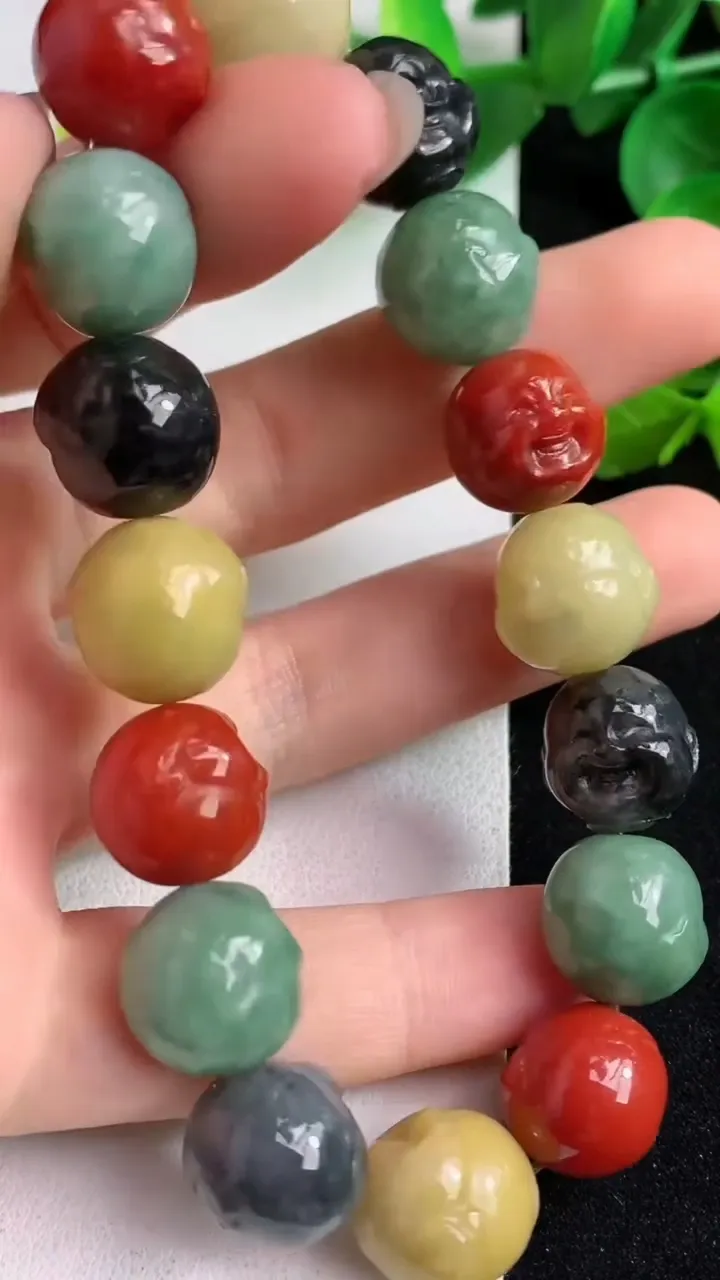 天然A货翡翠货四彩佛头手串16颗，尺寸12.5-12.2-12.6，重量:55.72g5月8日
工厂直销收藏佳品,种好水足，色泽均匀，有种有色，上手高大气！