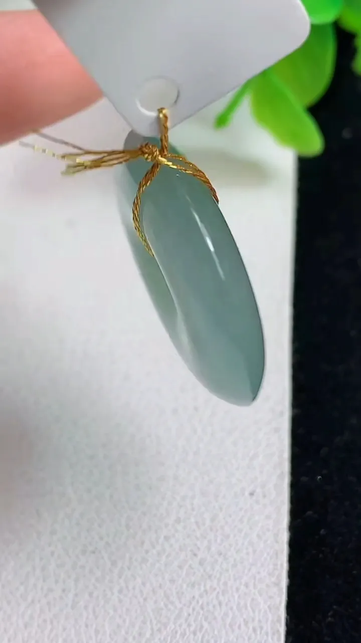 天然A货翡翠平安扣吊坠，尺寸25.7-6.2，重量:8.12g
5月8日