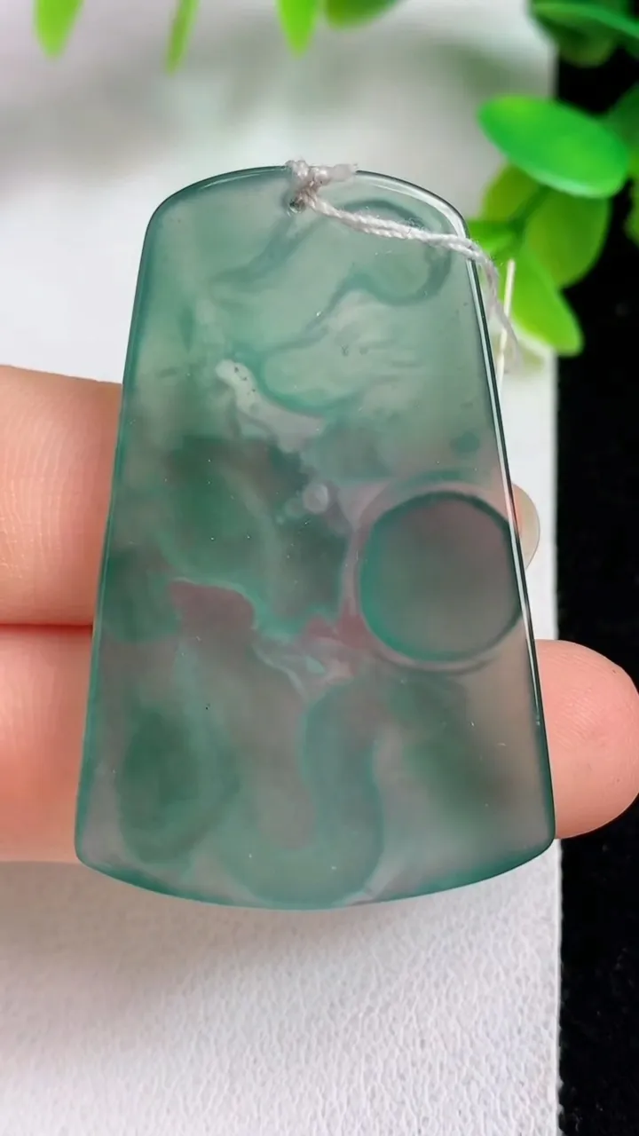 天然A货翡翠蓝水龙牌吊坠，尺寸44-27.6-3.3，重量:8.13g
5月8日