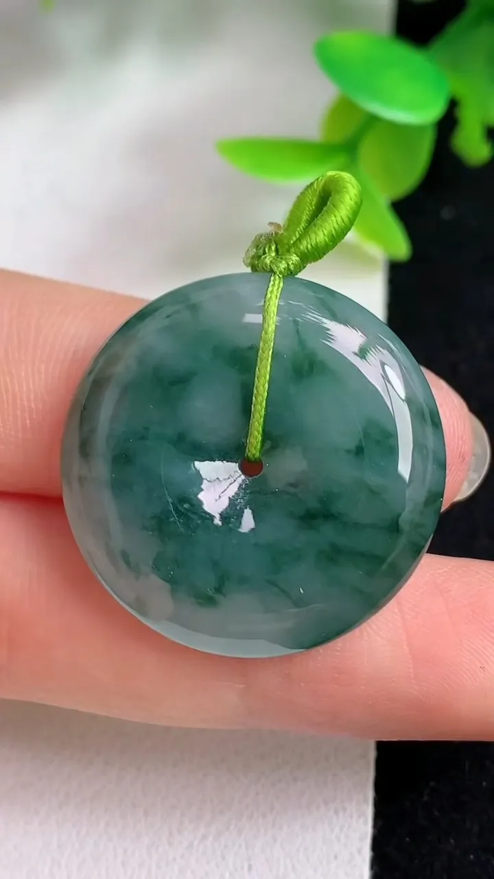 天然A货翡翠飘花平安扣吊坠，尺寸26.7-6，重量:8.87g
5月8日