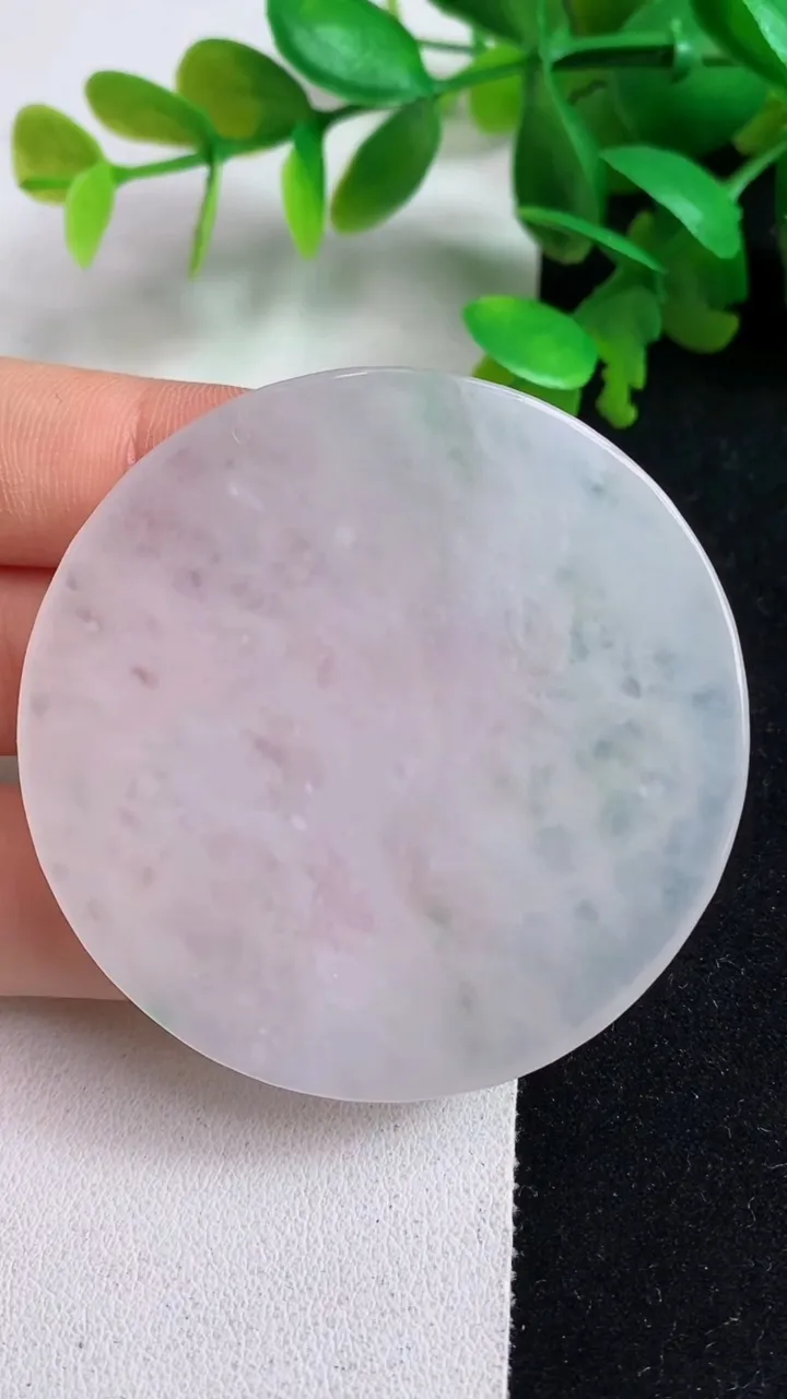 天然A货翡翠白冰大势至观音菩萨吊坠，尺寸53-6，重量:33.72g
5月8日