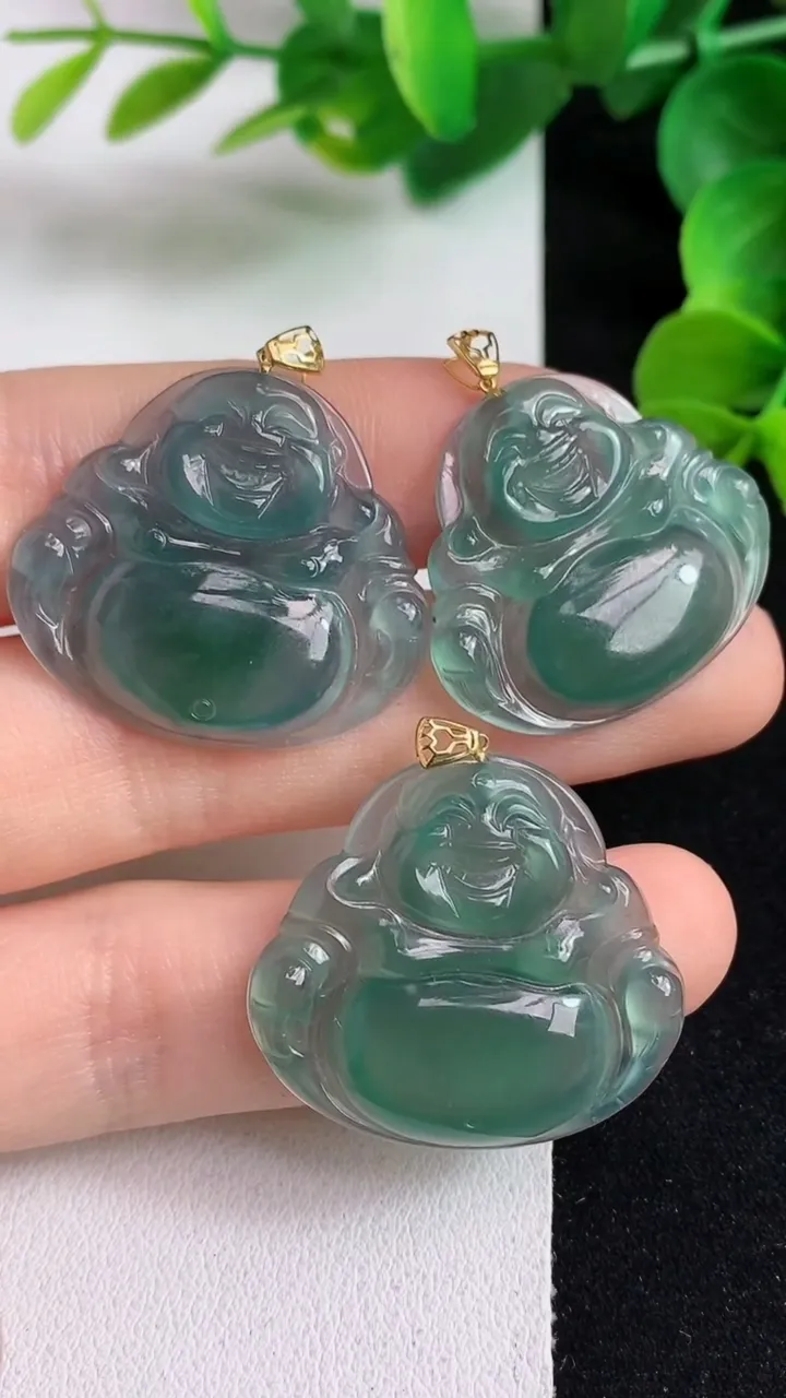 天然A货翡翠k金蓝水佛公吊坠一手，尺寸24-27.8-3.7，重量:12.70g
5月8日