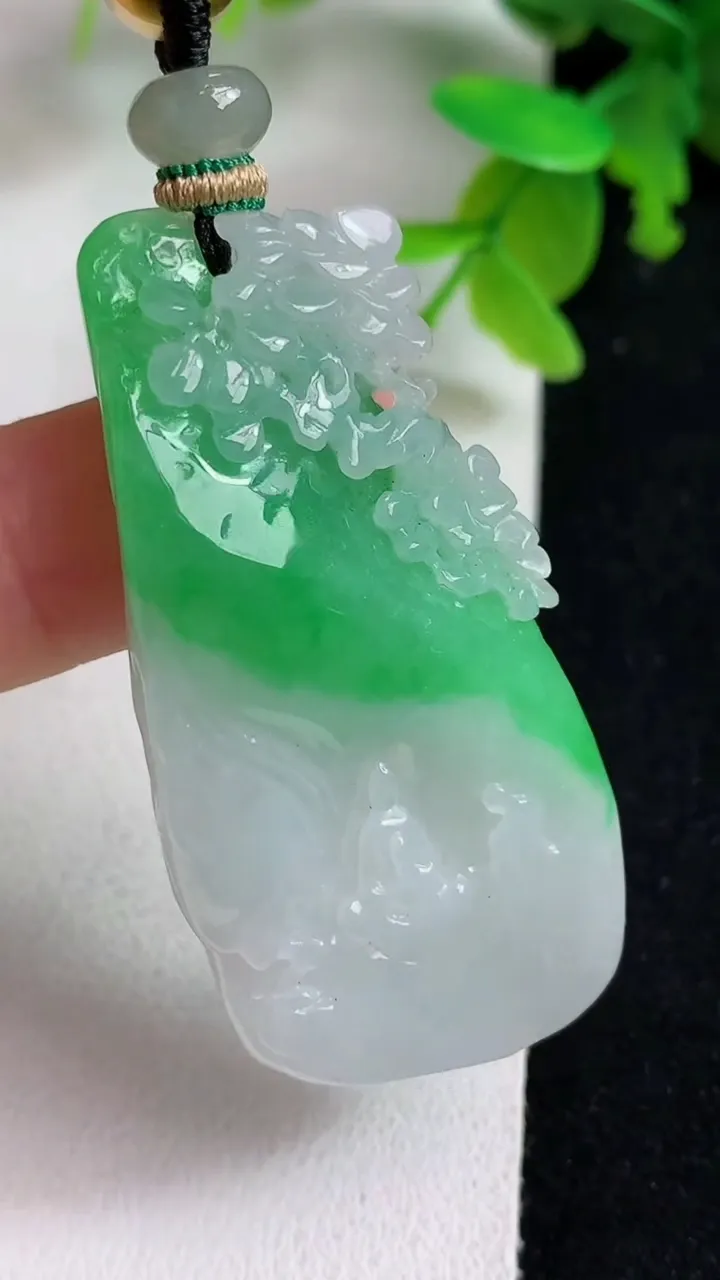 天然A货翡翠山水无相观音吊坠，尺寸46.6-23.6-7.5，重量:18.27g
5月8日