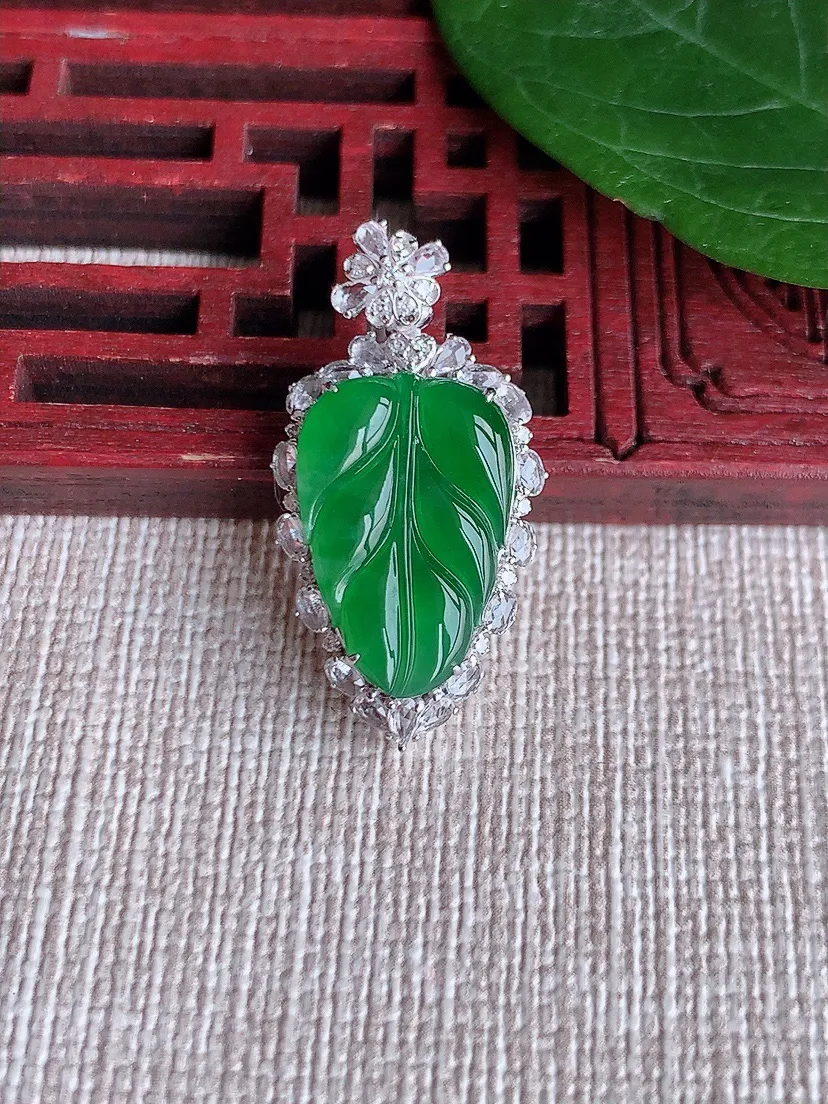 天然A货翡翠18K金伴阳绿叶子金枝玉叶吊坠尺寸27.8×14.4×6.5裸石17×11.3m量3.90g 0508