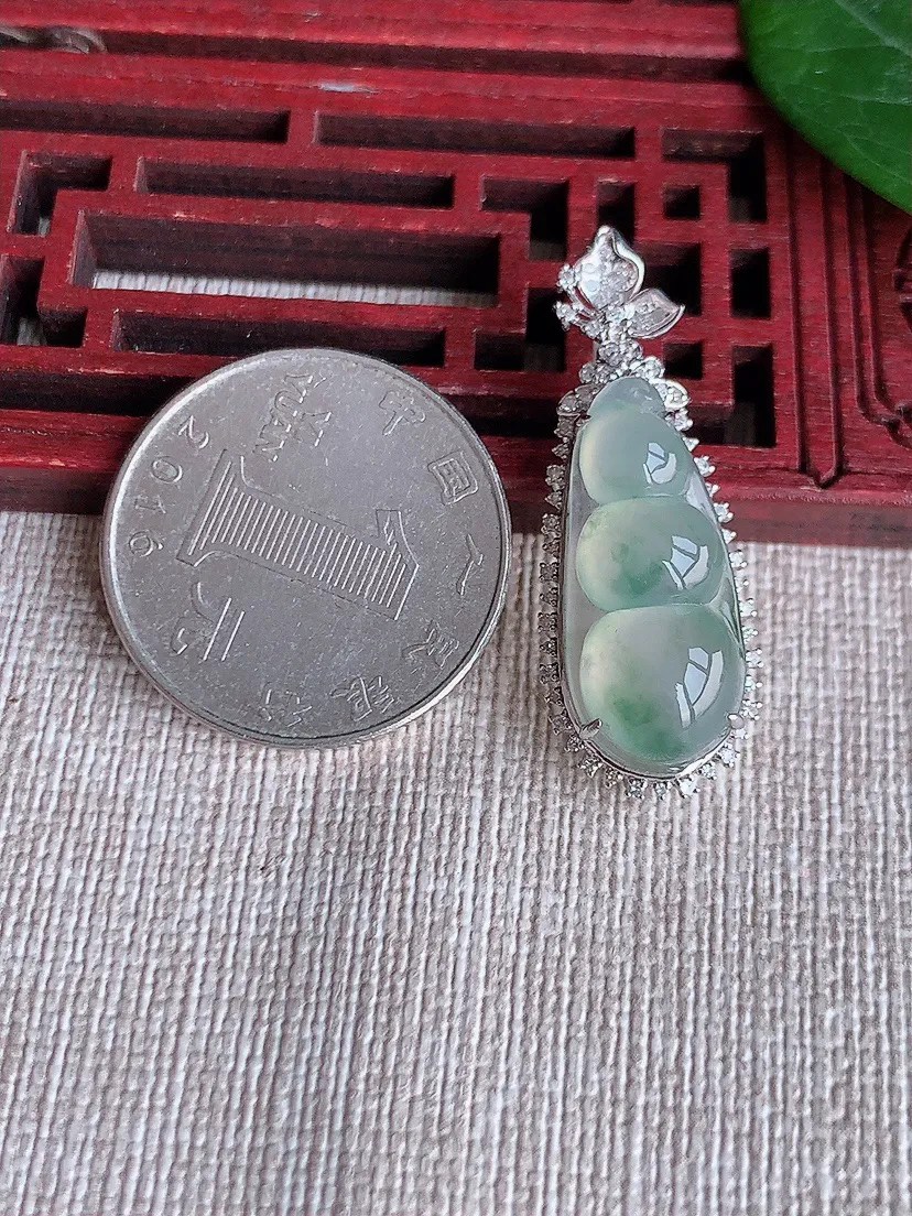 天然A货翡翠18K金伴飘花四季豆福豆平安豆吊坠尺寸34.4×13×9.5裸石23.4×10m量3.50g 0508
