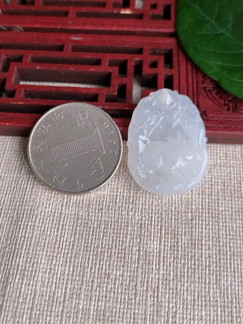 天然A货翡翠白月光生肖兔吊坠尺寸28.2×21×4.5m量5.70g 0507