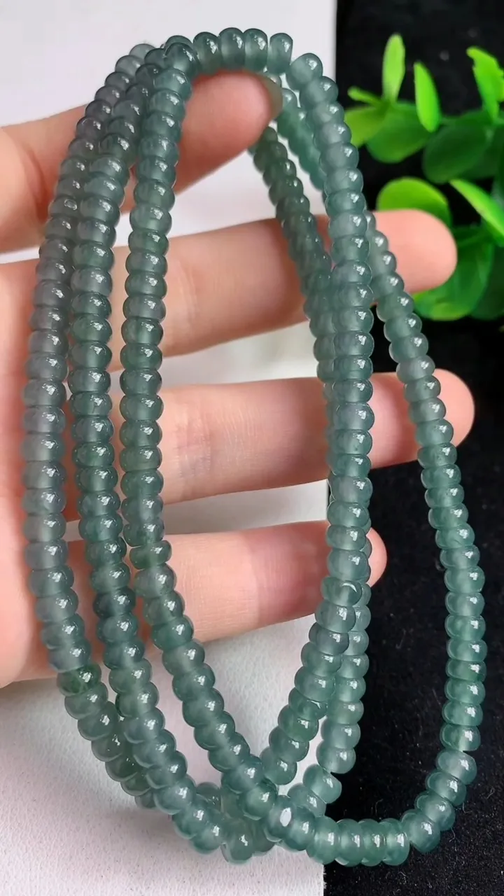 天然A货翡翠蓝水算盘珠项链226颗，尺寸5.2，重:42.79g
5月9日