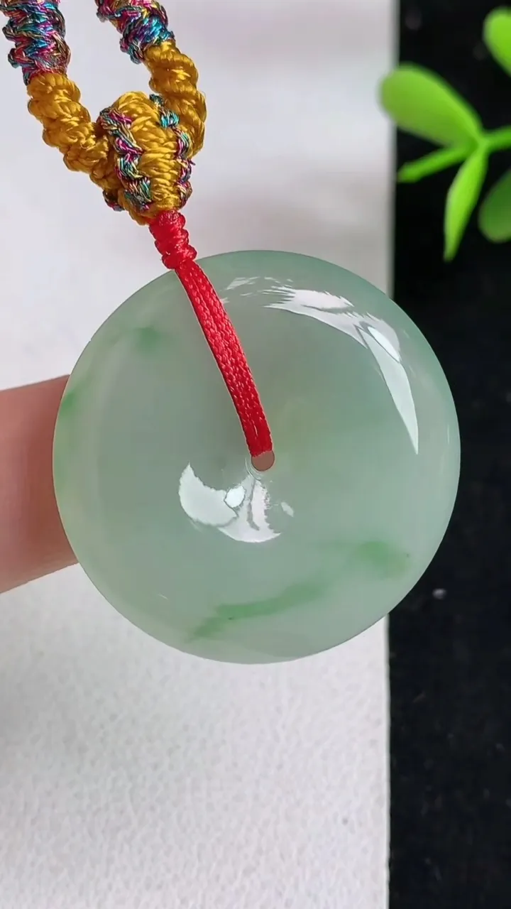 天然A货翡翠平安扣吊坠，尺寸29.2-6.2，重:10.35g
5月9日