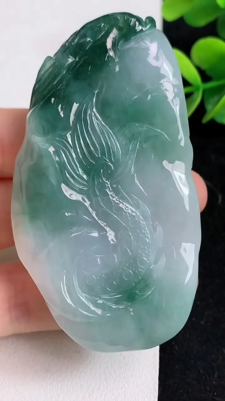 天然A货翡翠飘花龙牌吊坠，尺寸72.8-40.7-13.5，重:70.66g
5月9日