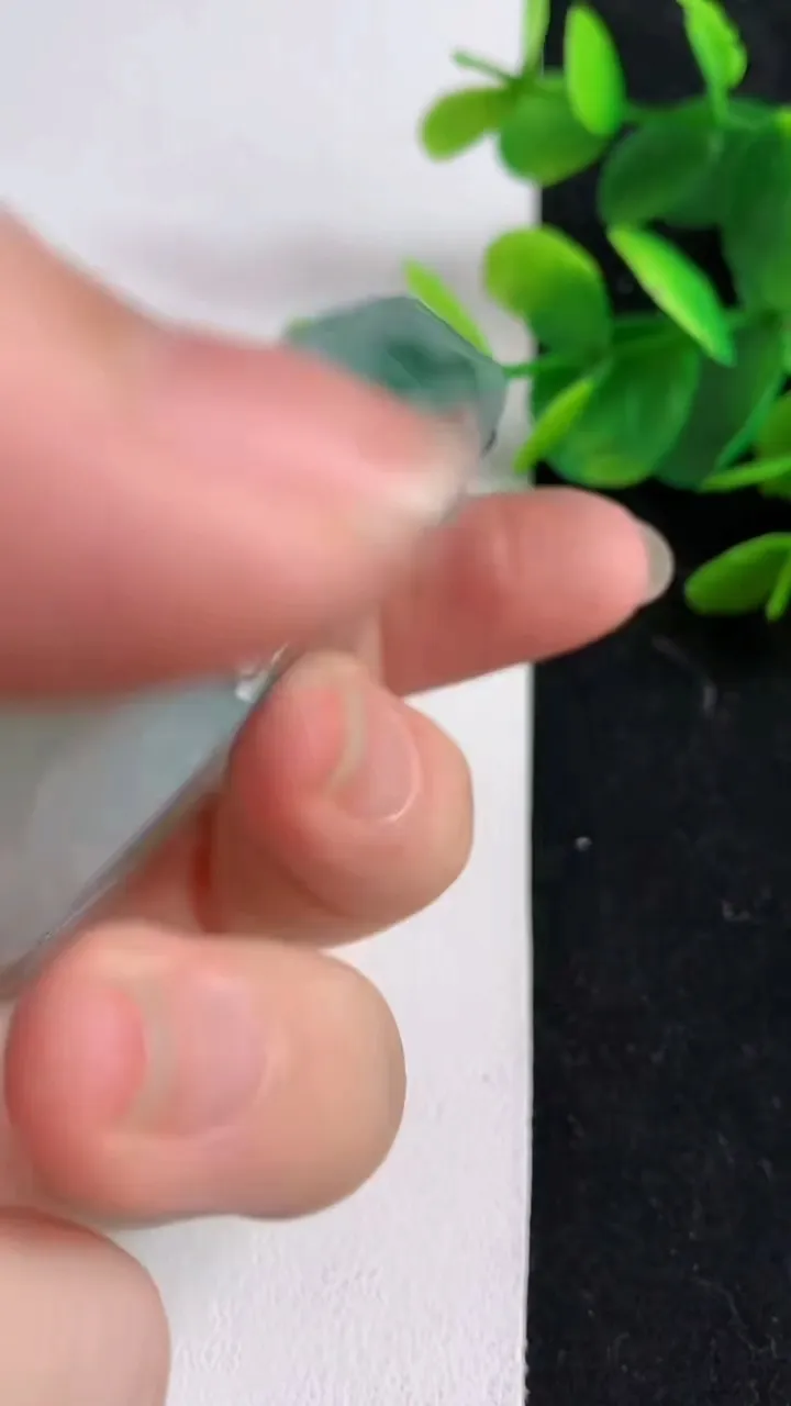 天然A货翡翠飘花母子平安扣吊坠，尺寸57-7，重:58.97g
5月9日